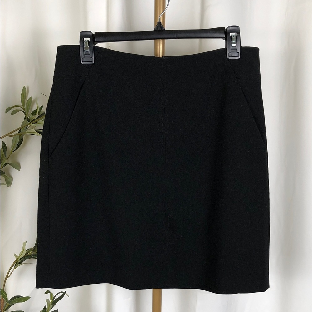 LOFT Black Mini Skirt with Pockets Sz 8 (B3)